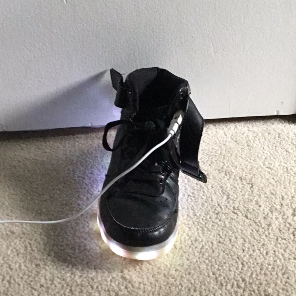 LED light up sneakers - Picture 5 of 8